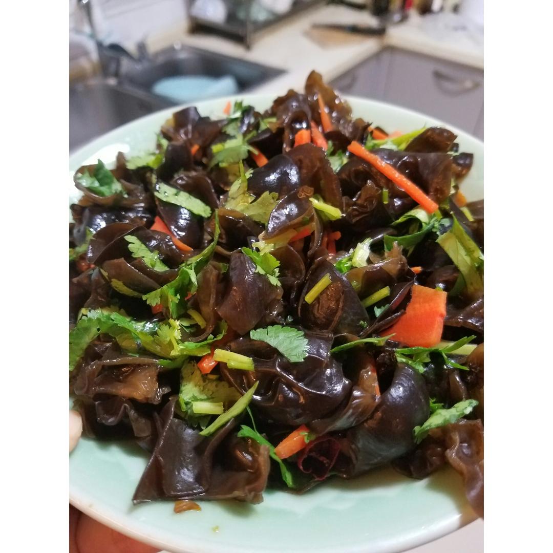 凉拌胡萝卜黑木耳