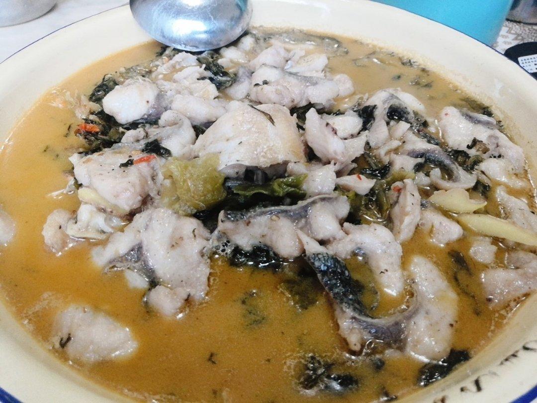 〈酸菜鱼〉，汤都能喝掉。欣小厨 😉