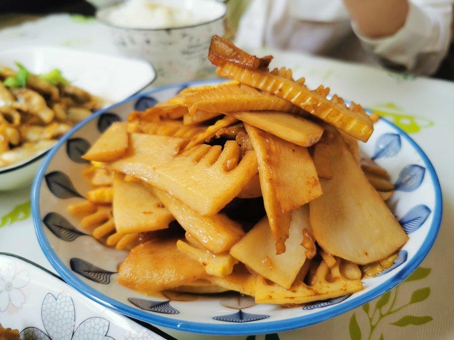 肉香笋鲜的春笋炒五花肉