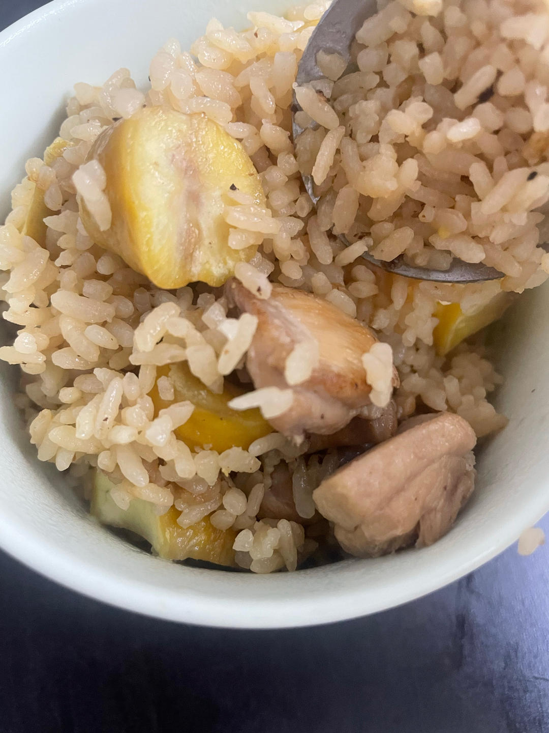 【电饭煲板栗鸡腿焖饭】