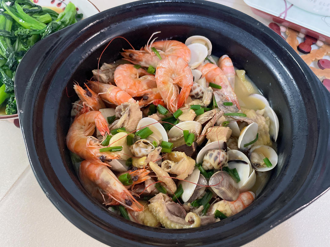 鲍鱼花螺鸡煲