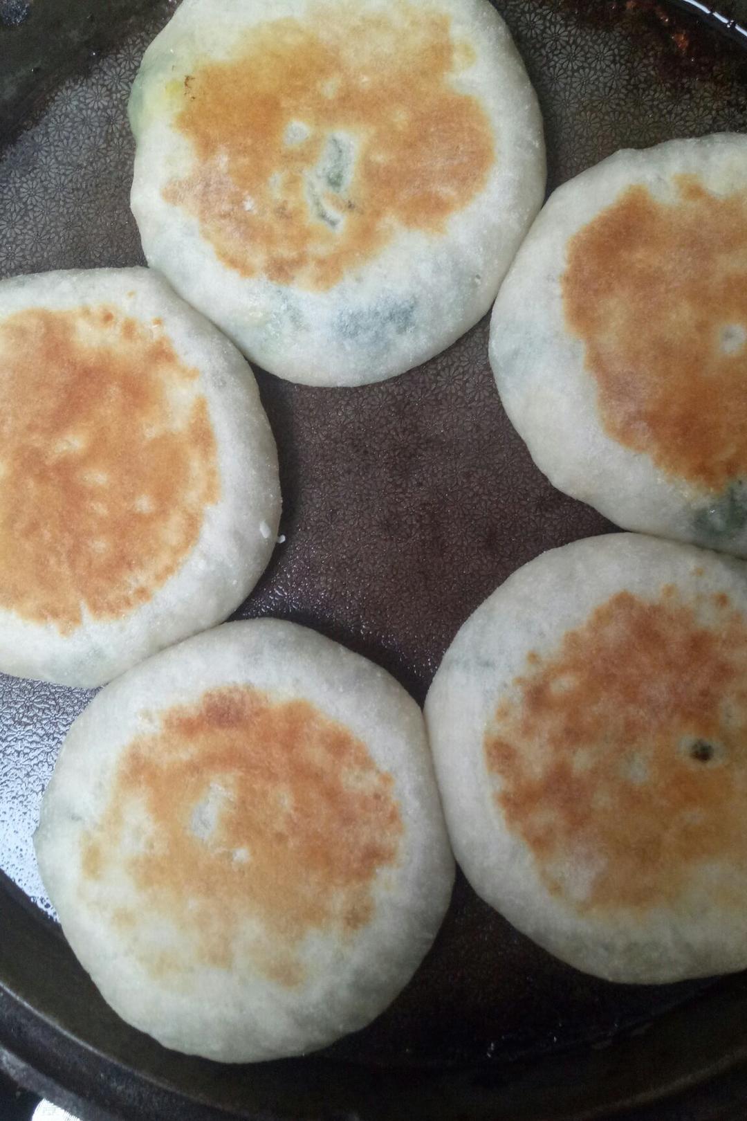 爱是果果做的韭菜鸡蛋馅饼