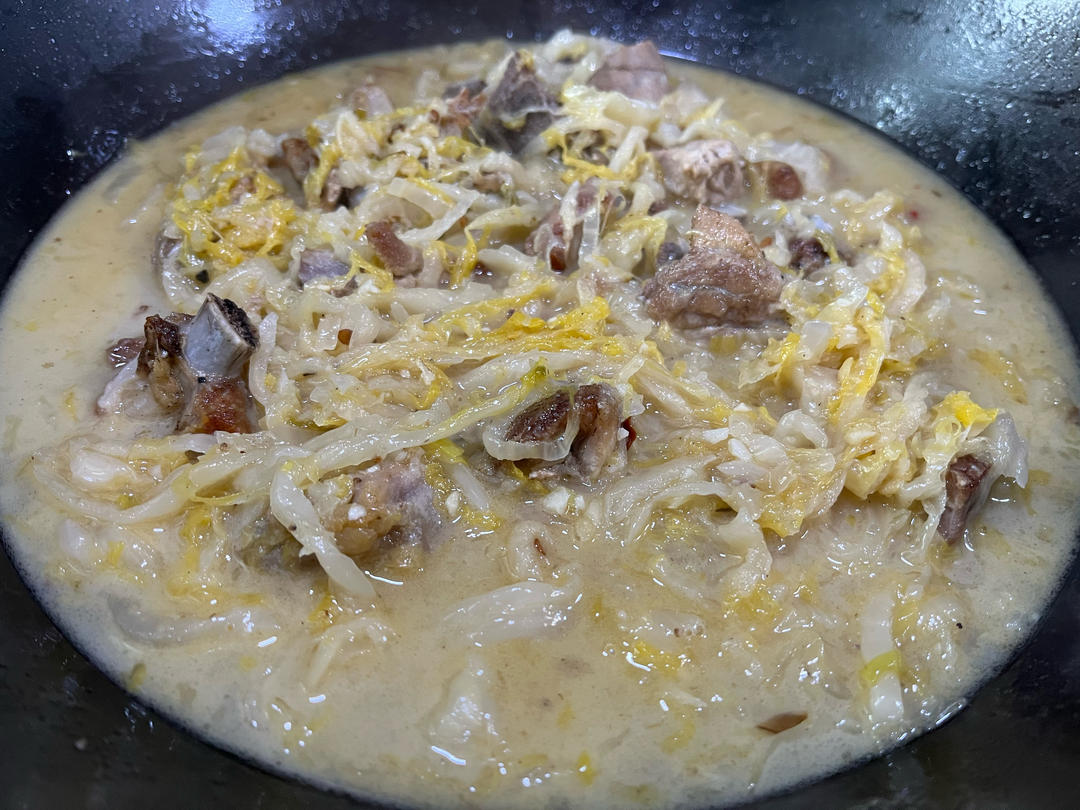 东北酸菜炖排骨