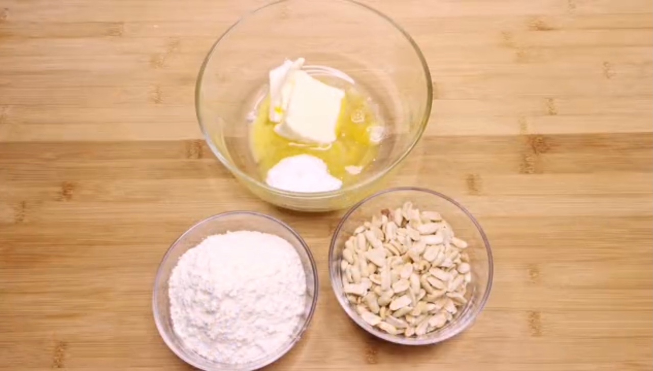 一碗面粉，一把花生，让你在家就能做酥得掉渣的花生酥饼的做法 步骤1