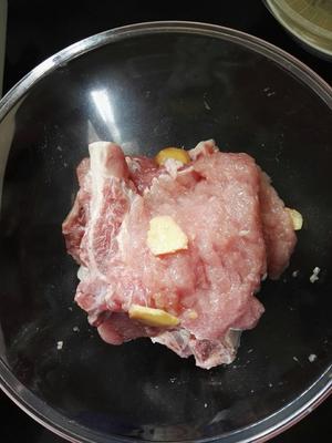 超嫩超香的葱烤大排的做法 步骤1