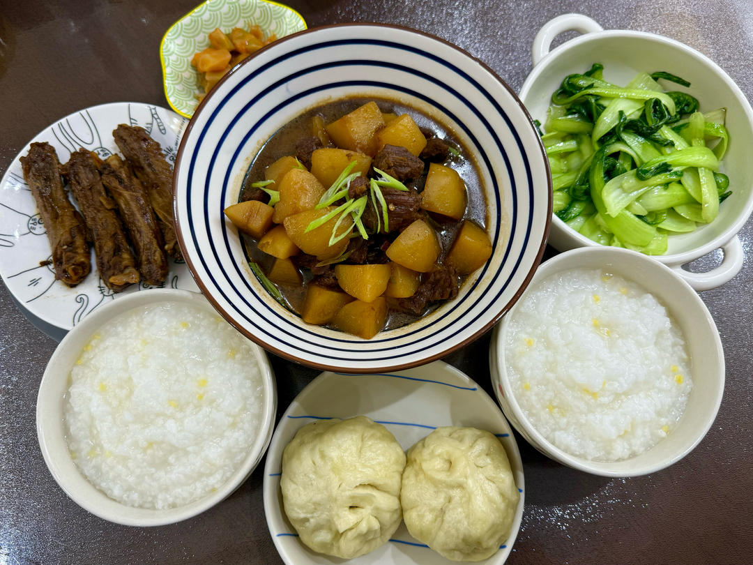 小土豆烧牛肉，红烧牛腩，好吃到舔盘