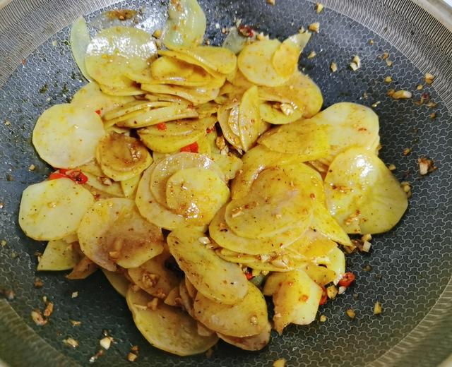 适合夏天的凉拌土豆 好吃又开胃~~的做法