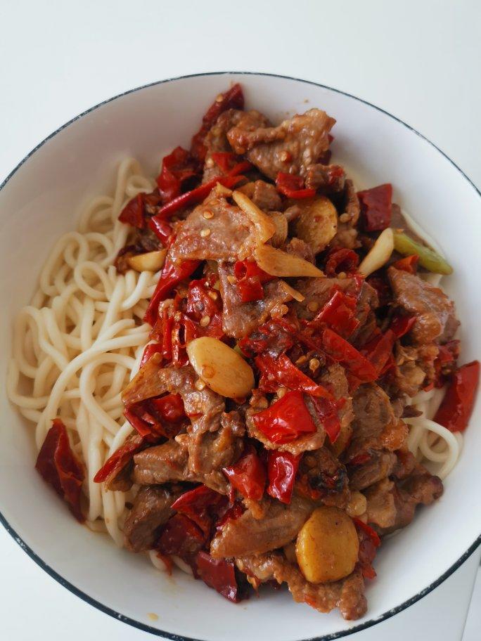yangyu-9做的辣皮子肉拌面