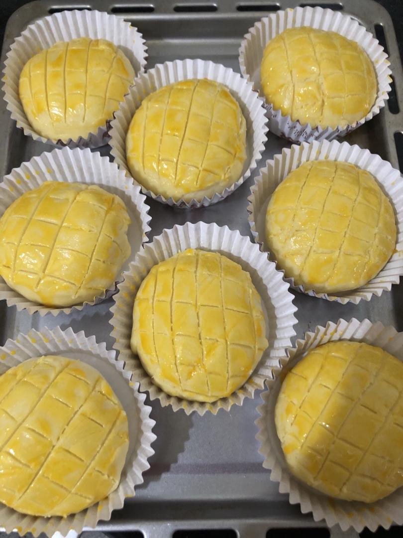 好吃到炸裂的港式菠萝包（附带制作酥皮的小视频）