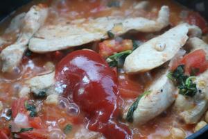 鹰嘴豆番茄罗勒炖鸡肉的做法 步骤13