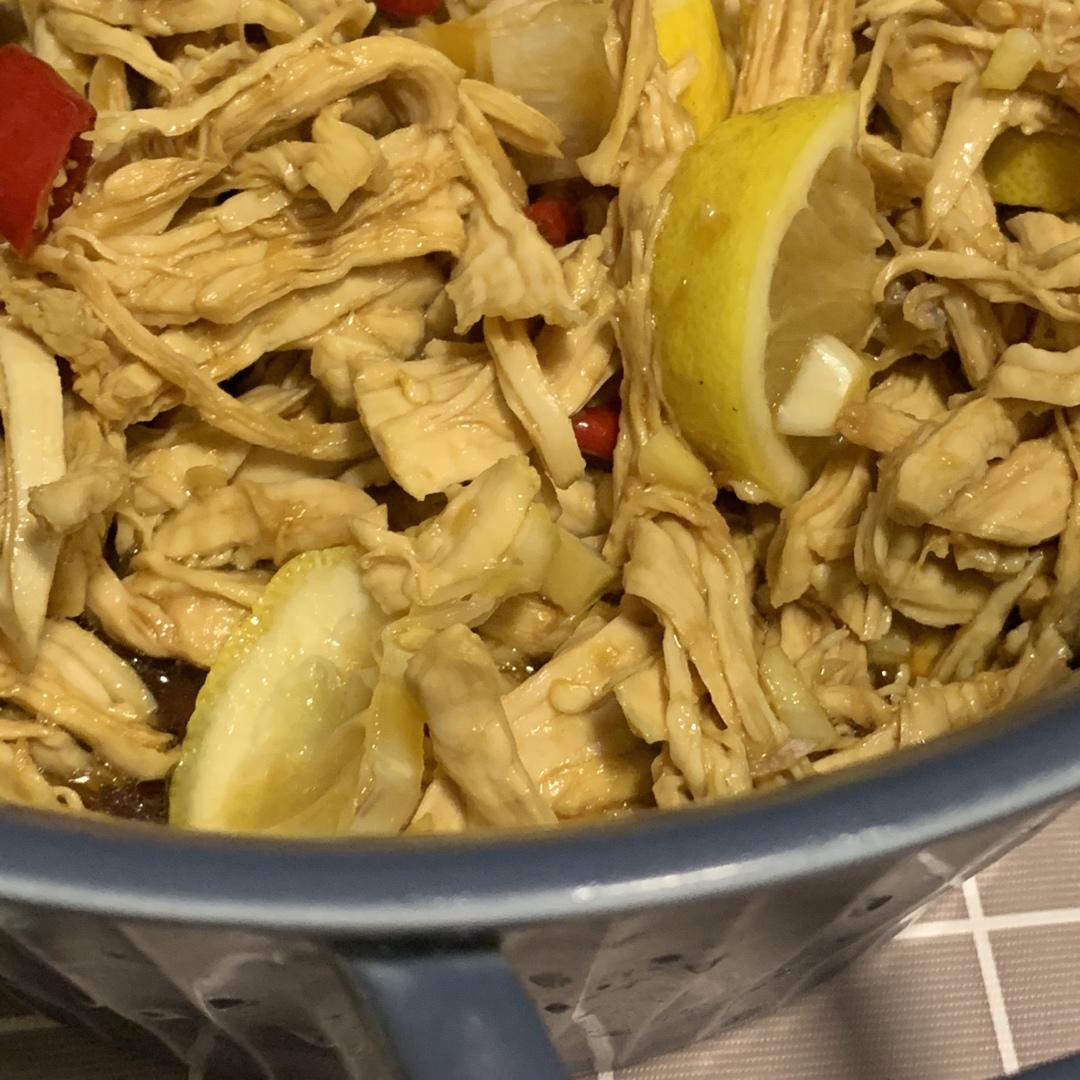 超简单美味的减肥美食-柠檬凉拌鸡胸肉