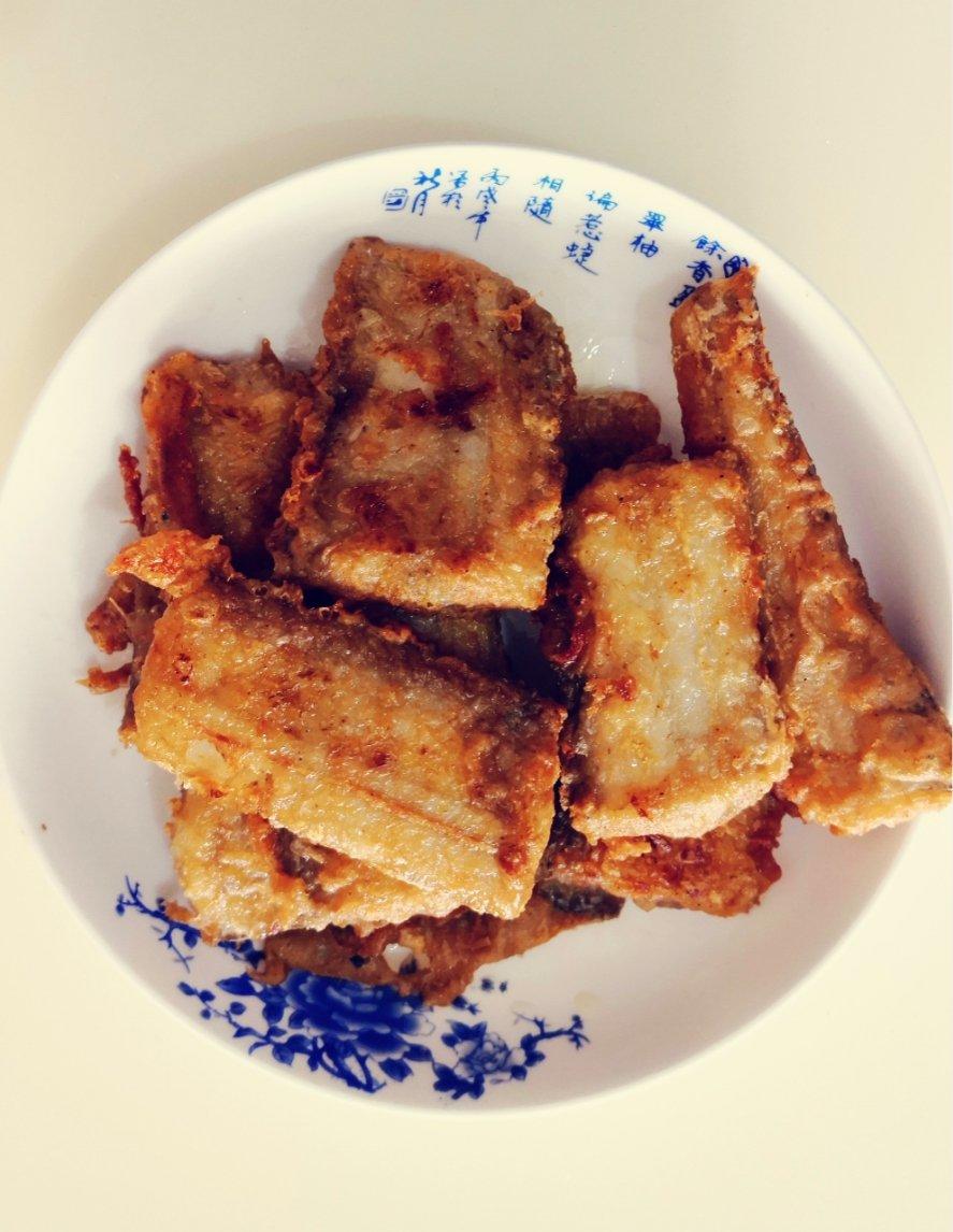 简单酥脆的炸带鱼（食堂做法）