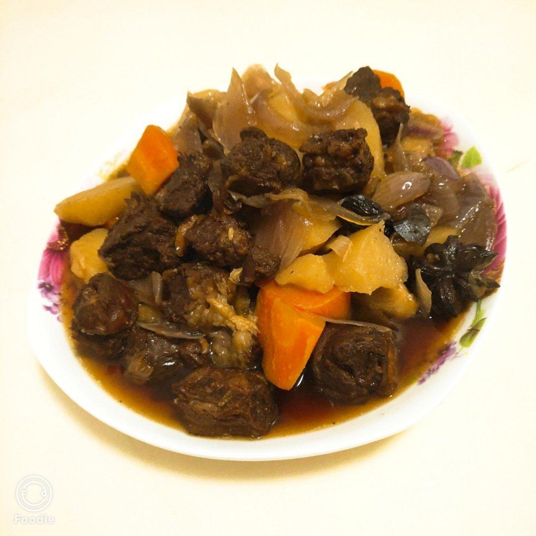 胡萝卜土豆烧牛腩