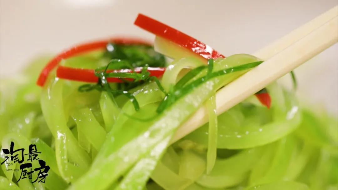 【凉拌莴笋丝】时令莴笋简单三步，一口爽脆两口香！的做法