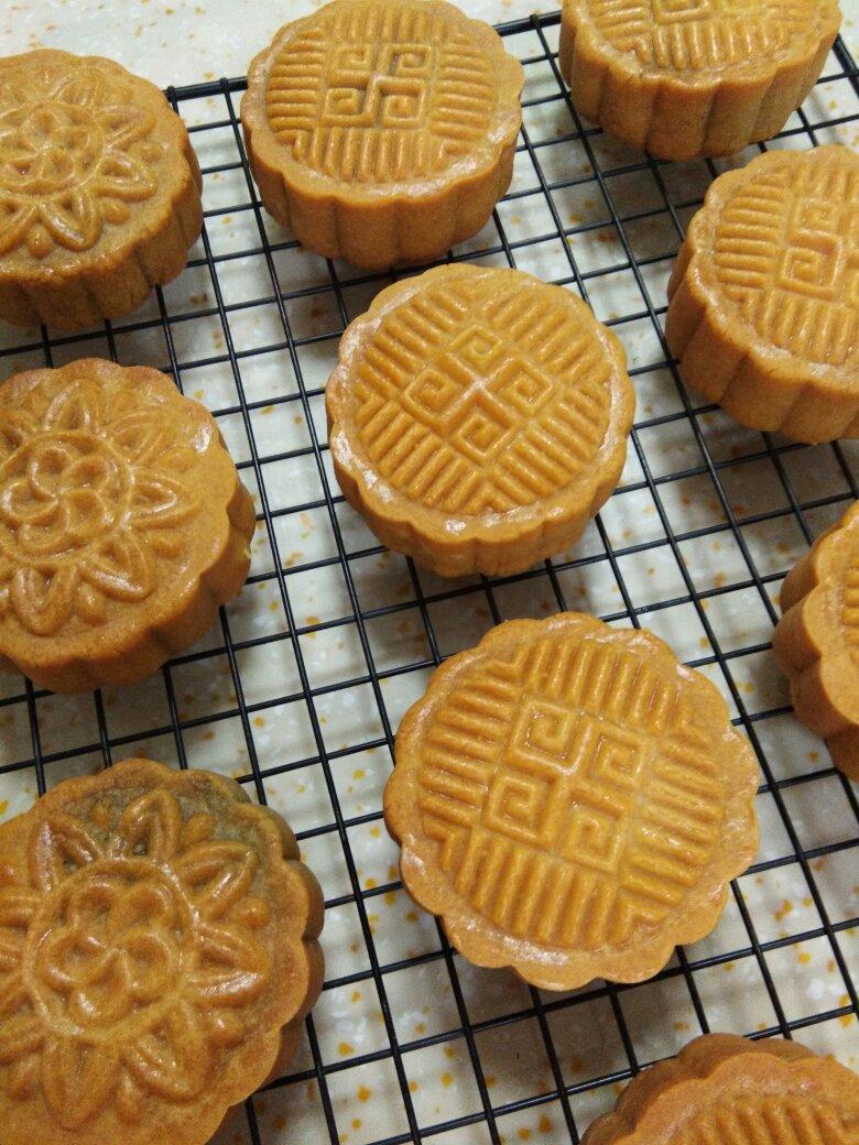 广式月饼—蛋黄莲蓉月饼