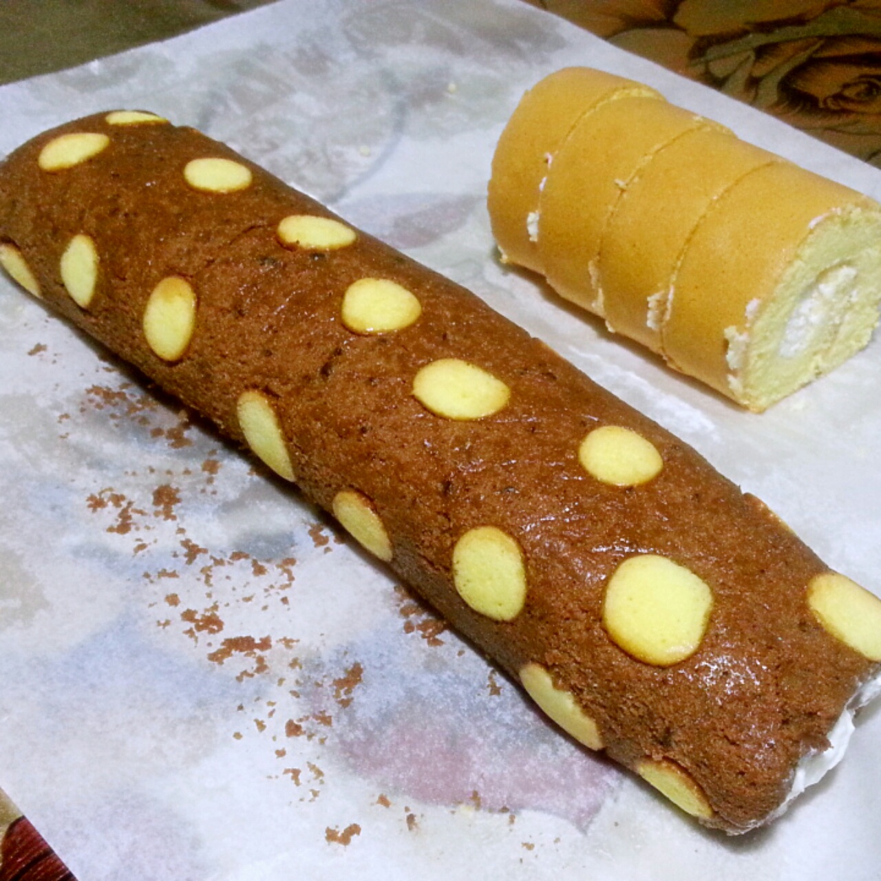 可可奶油波点蛋糕卷