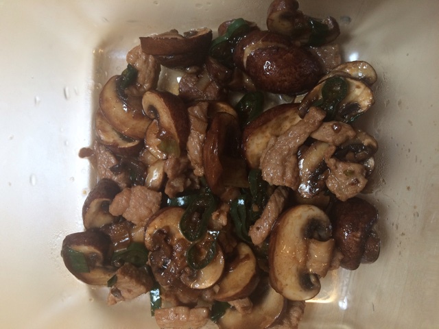 蘑菇炒肉片