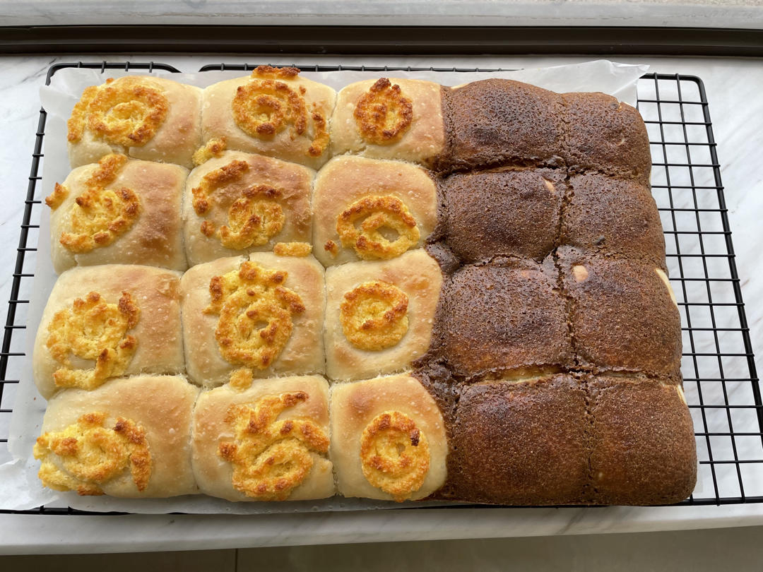 椰蓉小餐包。柔软拉丝，椰香浓郁