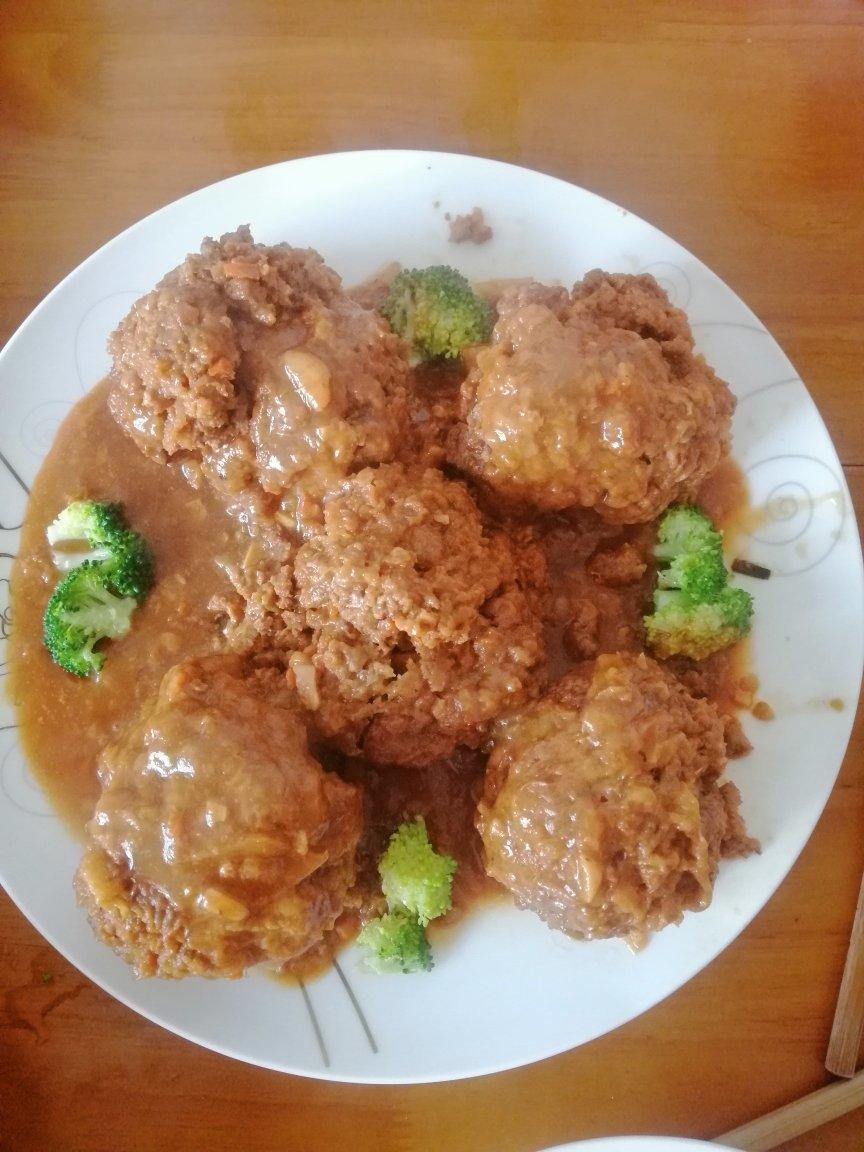 四喜丸子（红烧狮子头）