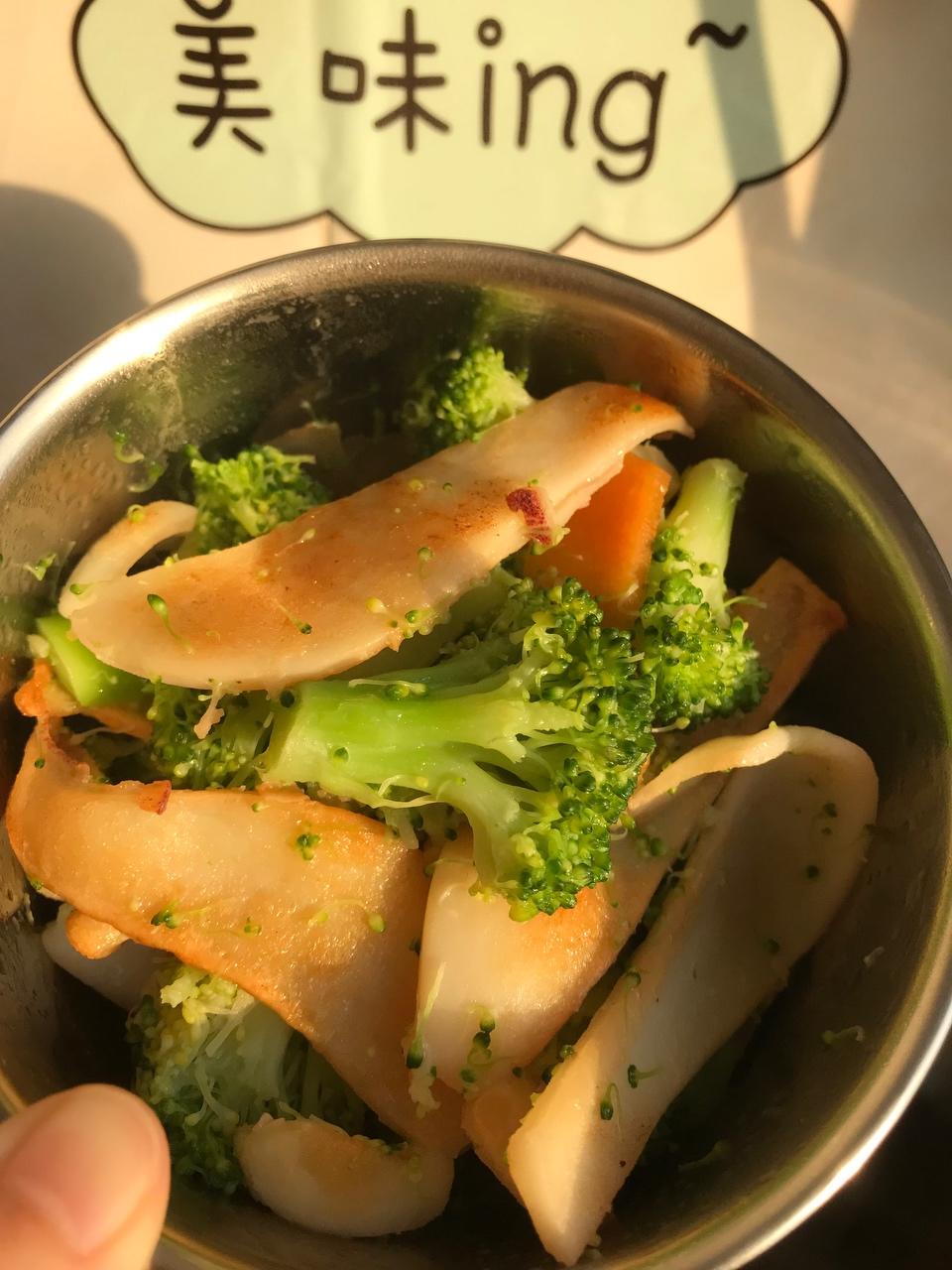 西兰花炒鱿鱼的做法