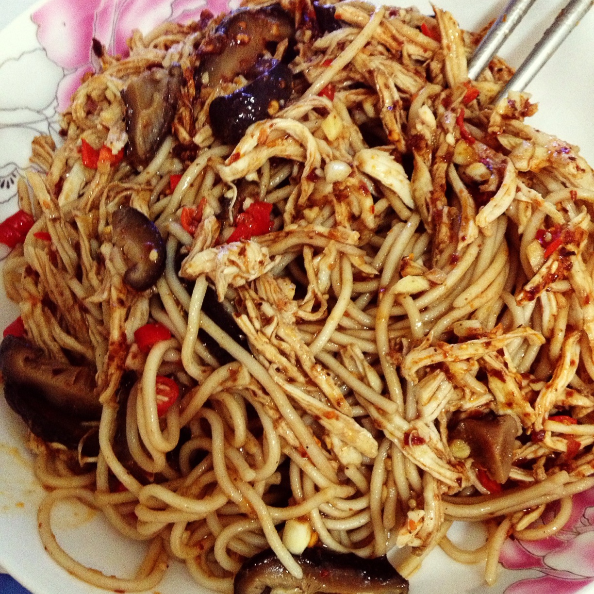 鸡丝凉面｜一条视频
