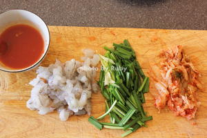 韩式泡菜海鲜饼（附：做出韩国料理店水准的秘诀）的做法 步骤1