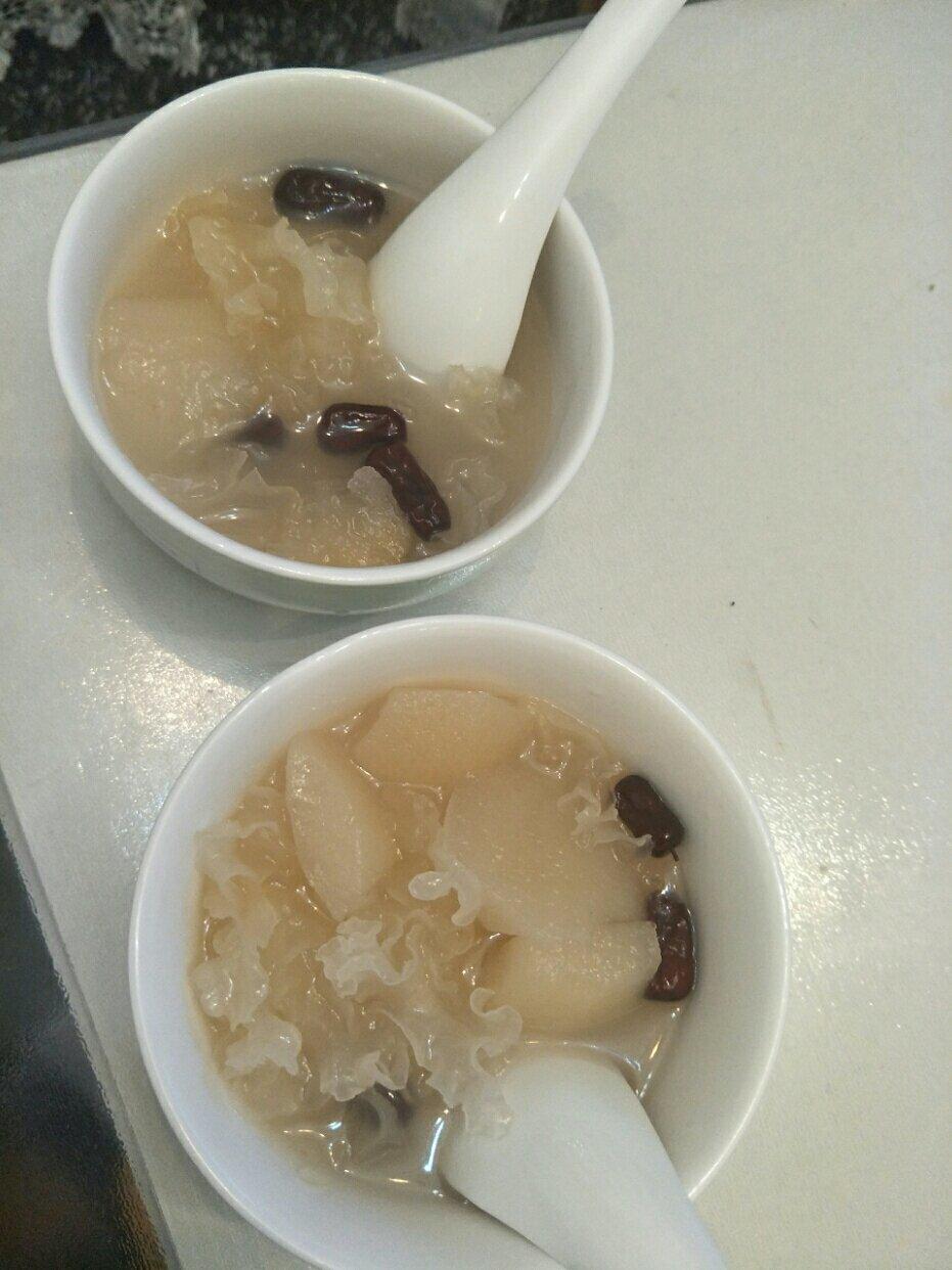 冰糖银耳梨汤