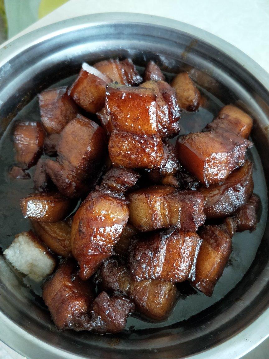 吃着碗里望着锅里的红烧肉
