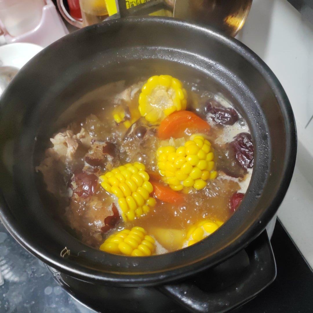 入秋养生局~来一煲玉米排骨汤