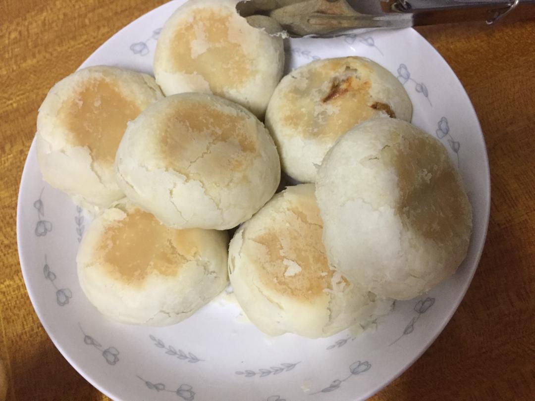 蛋黄酥和鲜肉月饼