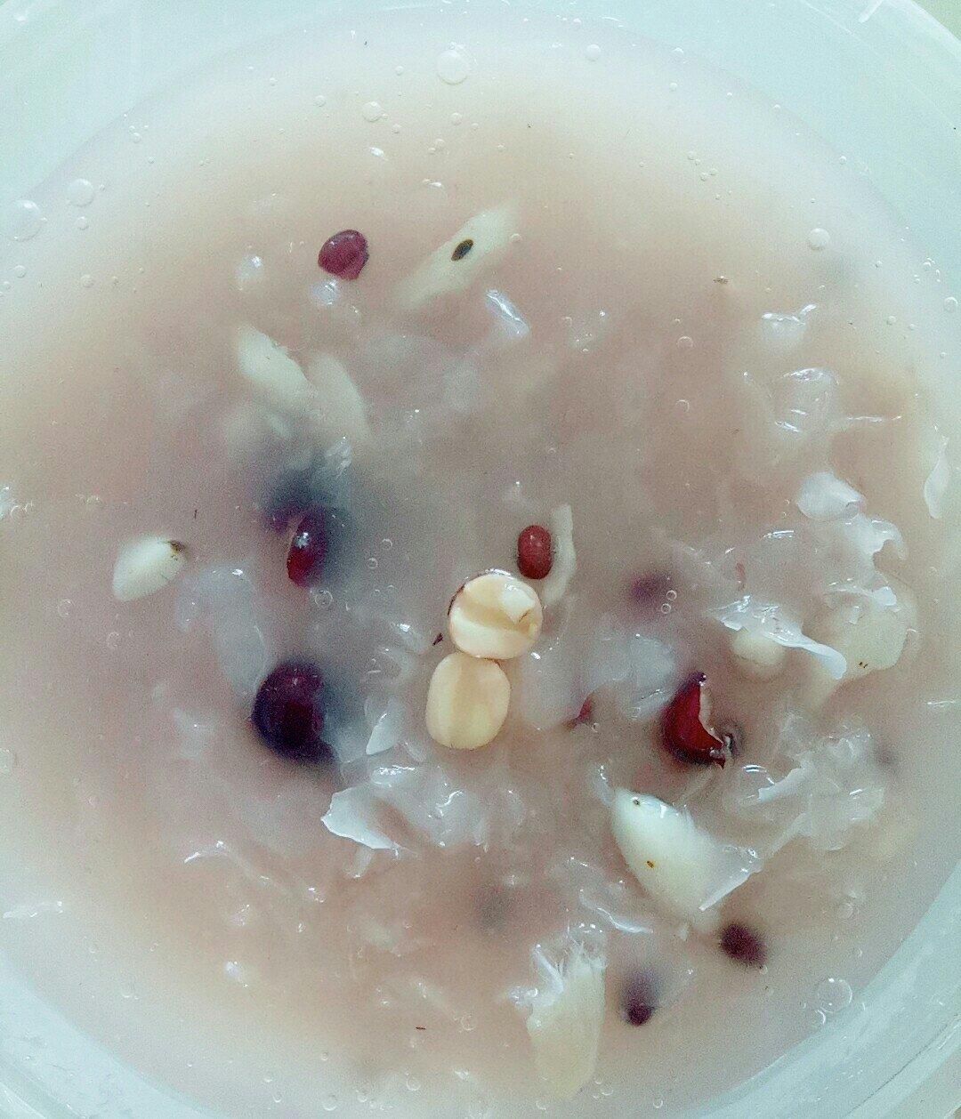 红枣银耳莲子羹