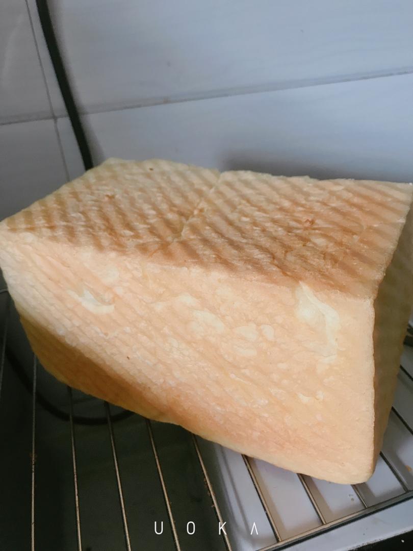 用烤箱自己做面包--手工牛奶吐司面包