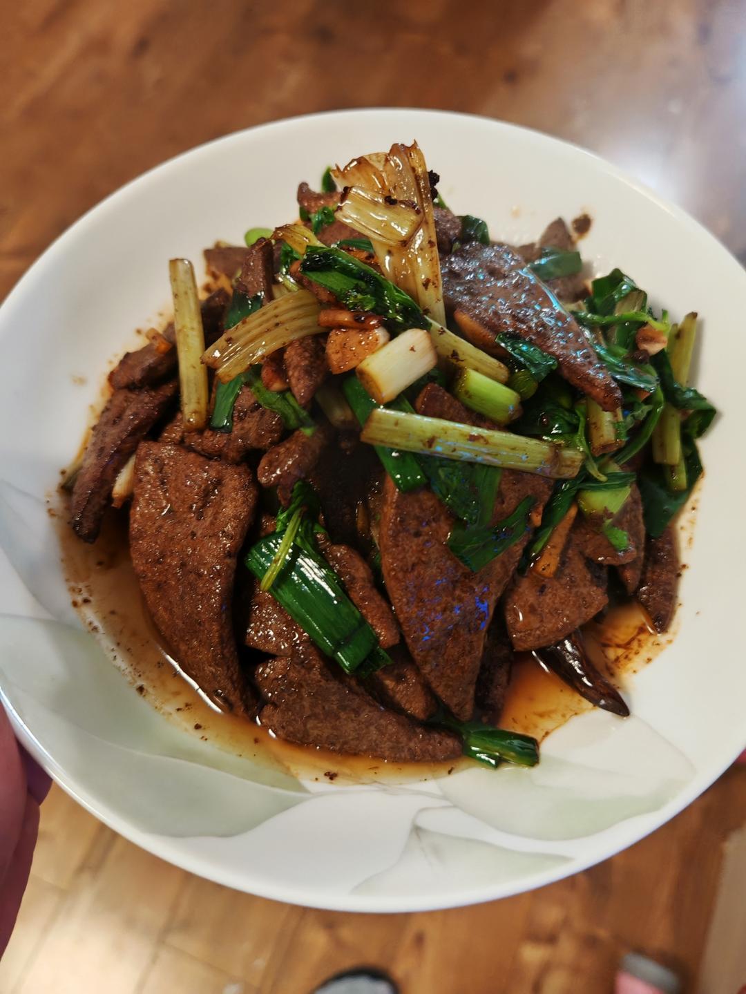 厨师长教你：“小炒猪肝”的家常做法，味道干香很赞，先收藏起来