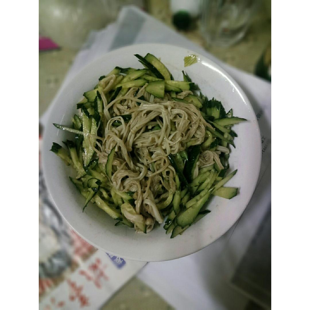 金针菇拌黄瓜
