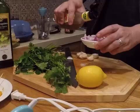 阿根廷青酱（视频）Chimichurri Sauce（video）的做法