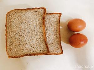 鸡蛋煎全麦面包片，健康快手早餐！的做法 步骤1