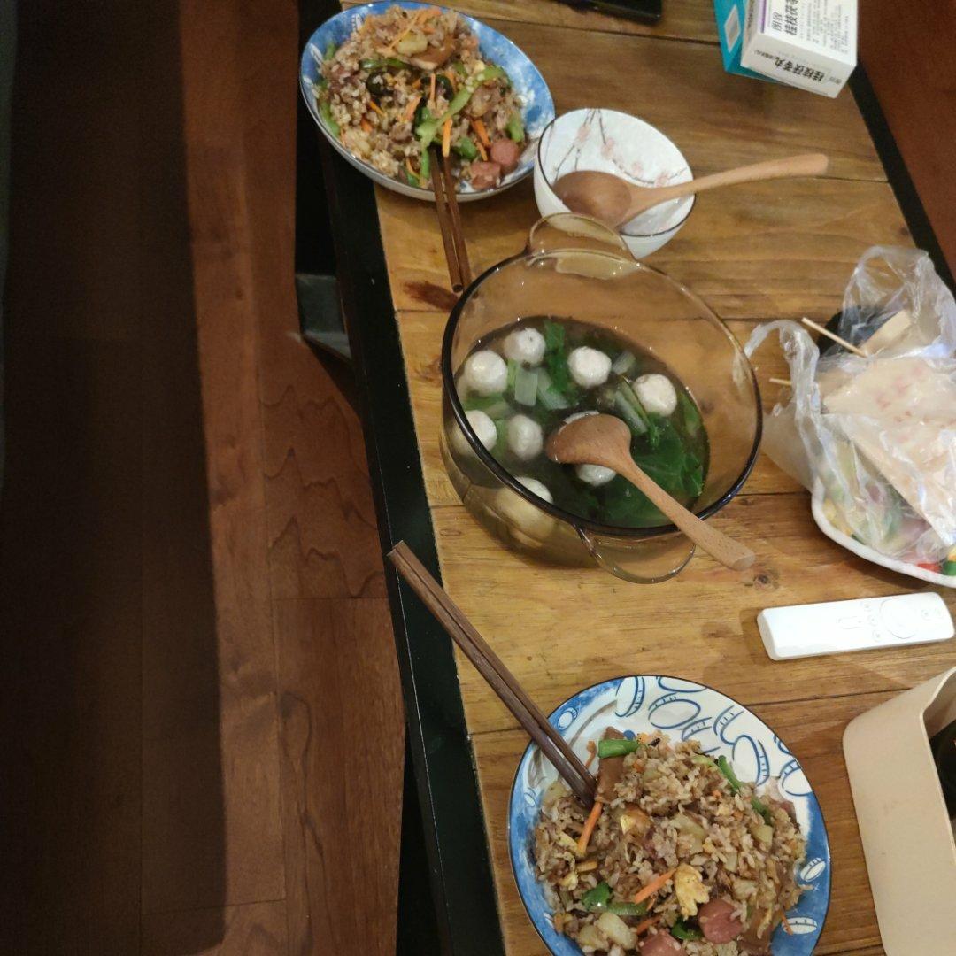 邻居抢着来我家吃土豆香肠炒饭，原来这么香！