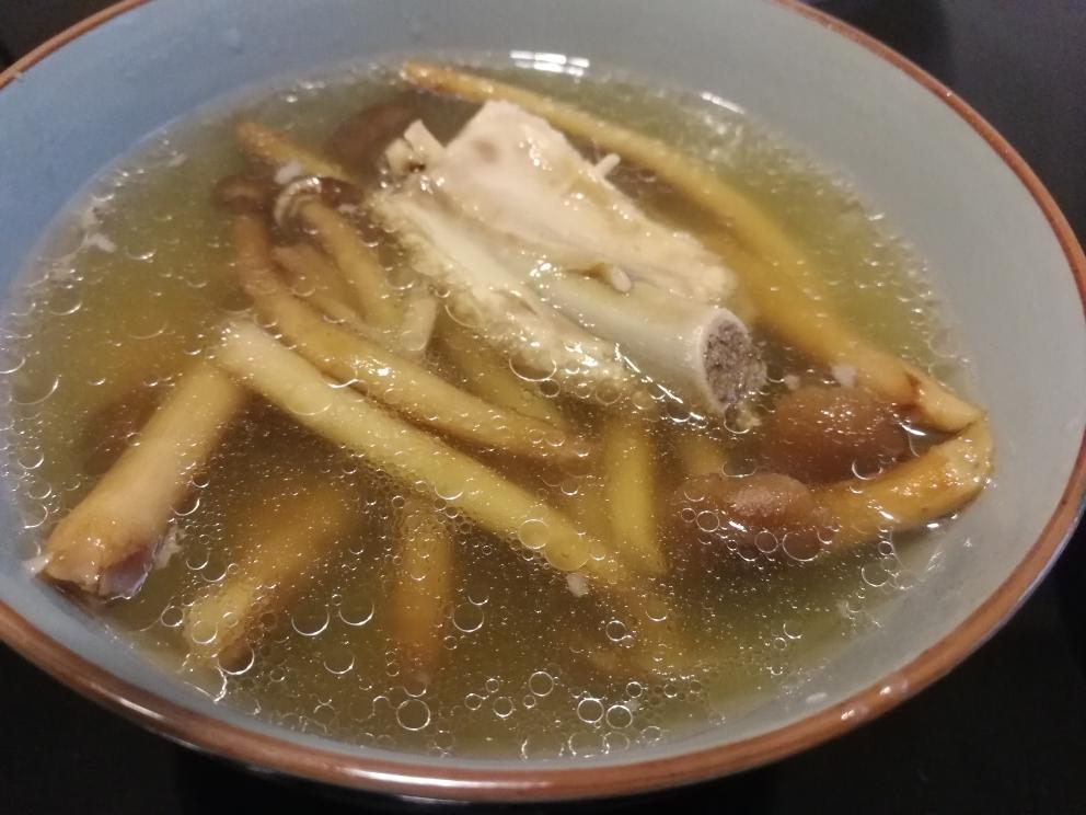 茶树菇排骨汤