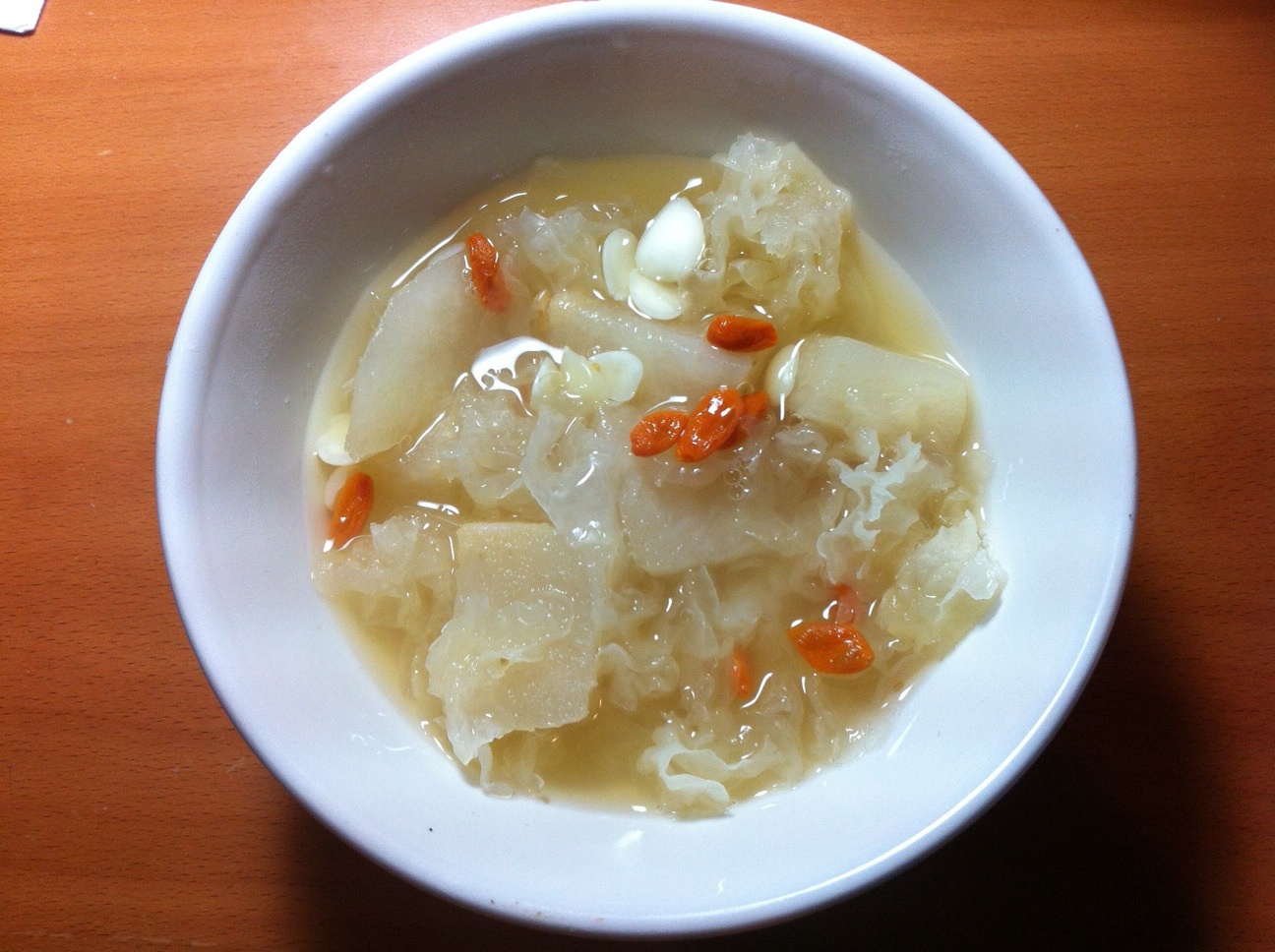 冰糖银耳雪梨汤