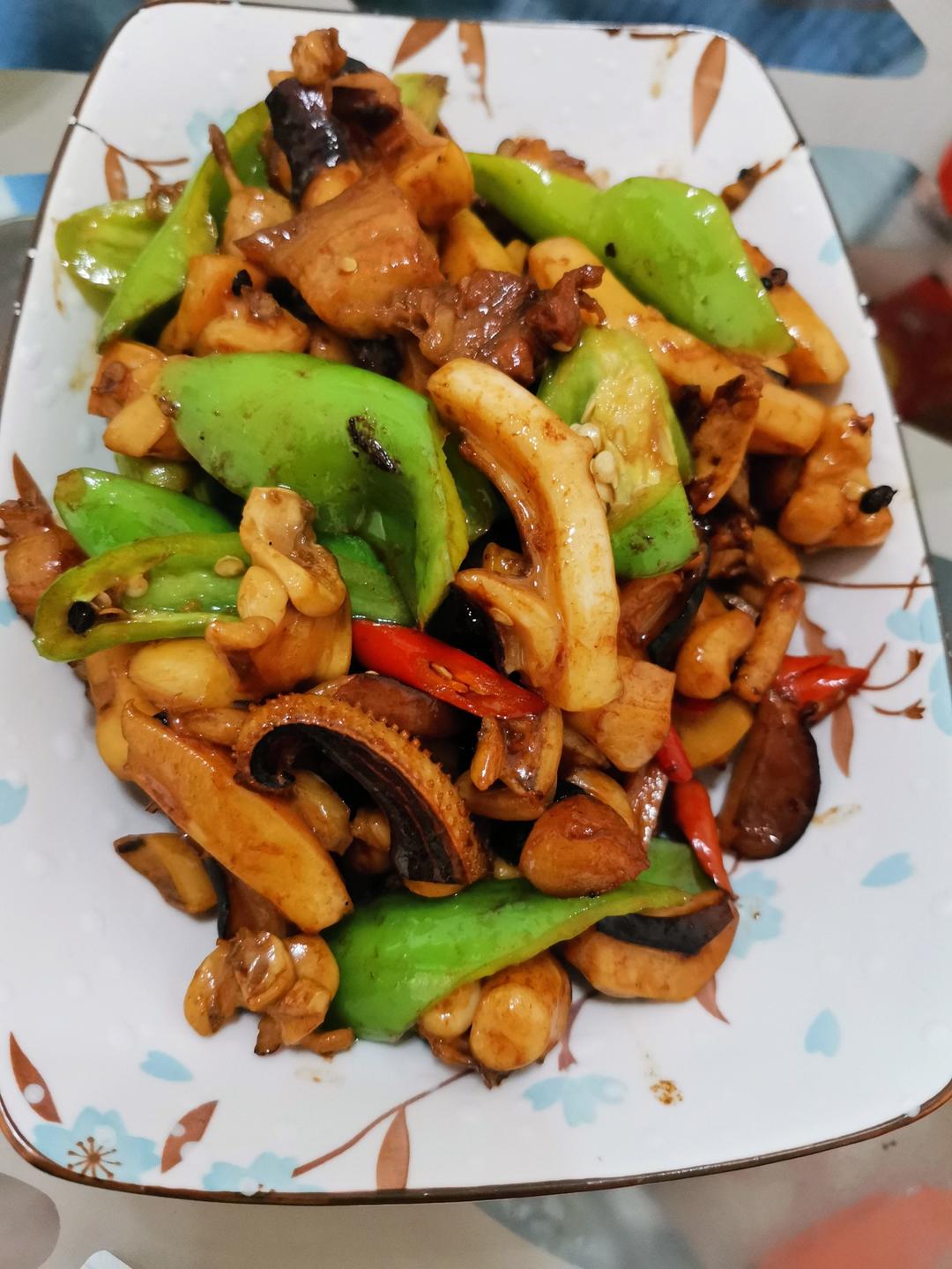 洋葱青椒炒墨鱼干