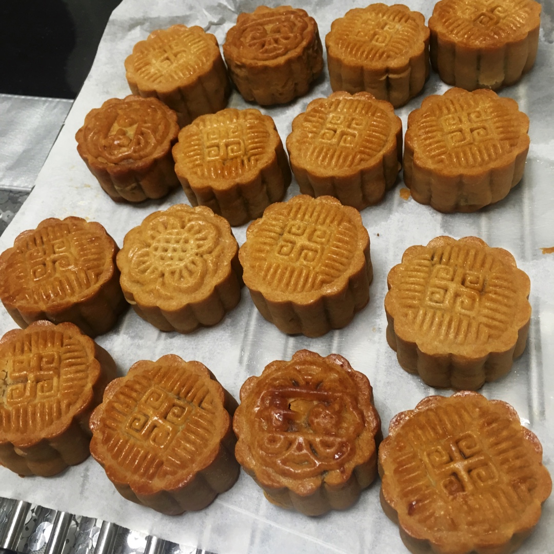 广式月饼——蛋黄莲蓉月饼