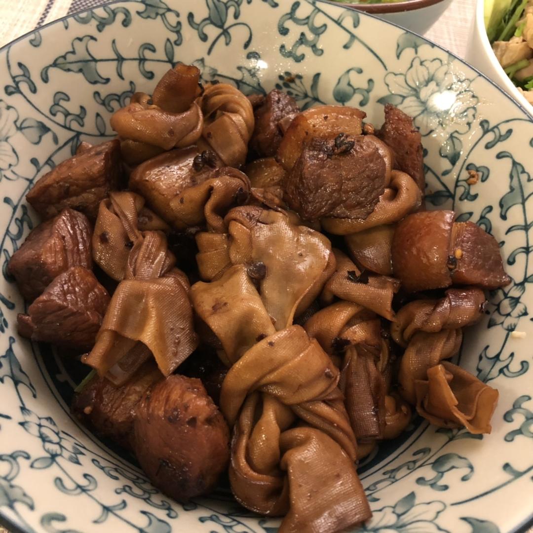 红烧肉卤蛋