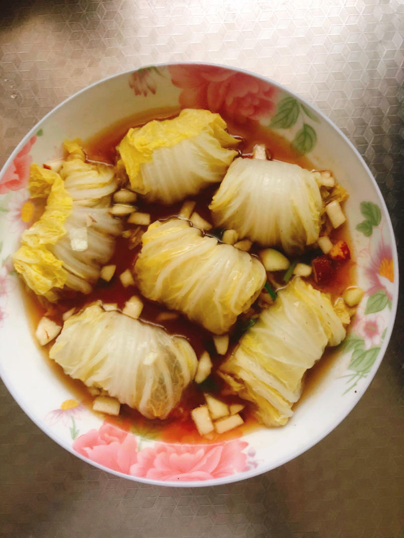 过年餐桌上必备的一道菜，翡翠白玉卷