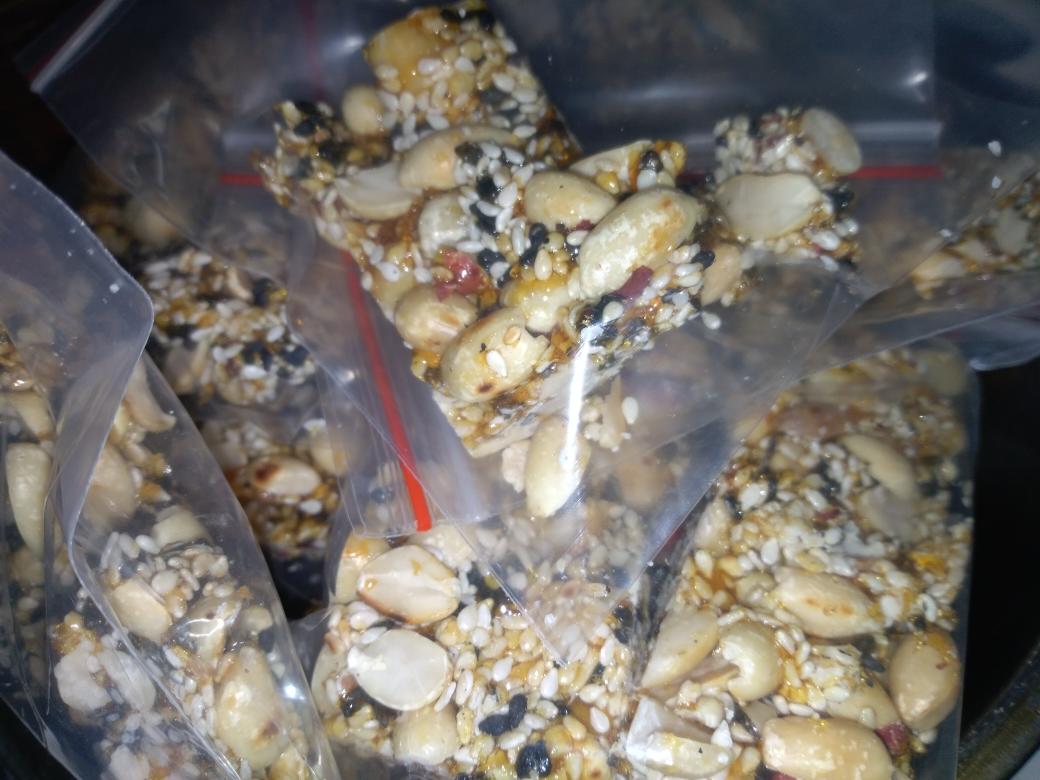 无敌好吃的芝麻花生糖