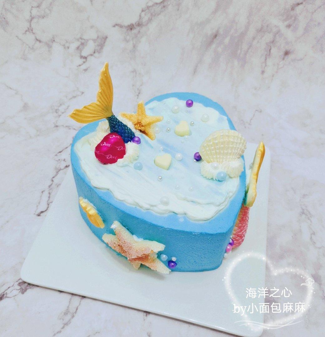 心形裱花奶油蛋糕