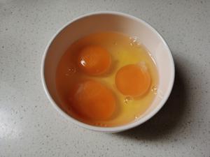 家常鸡蛋包菜炒粉条的做法 步骤1