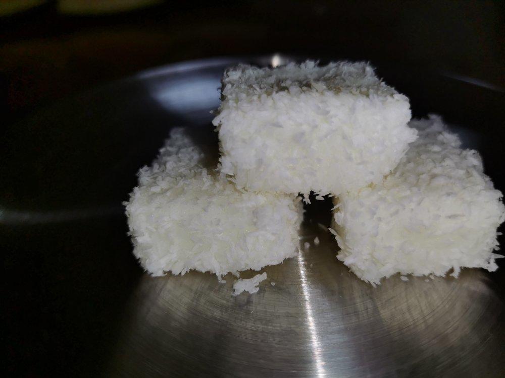 完胜85‘C的牛奶椰蓉小方