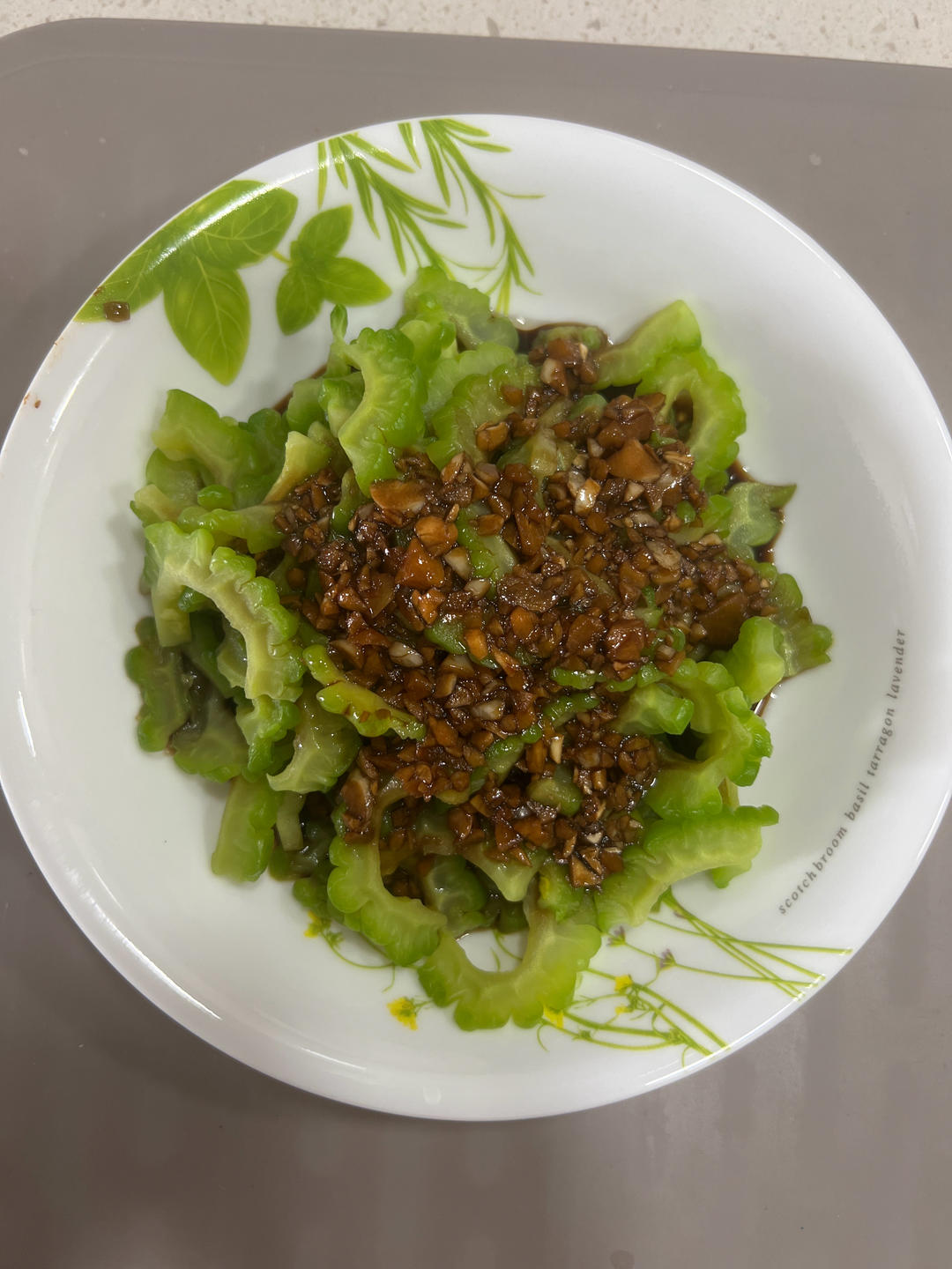 凉拌苦瓜(色碧、味脆)