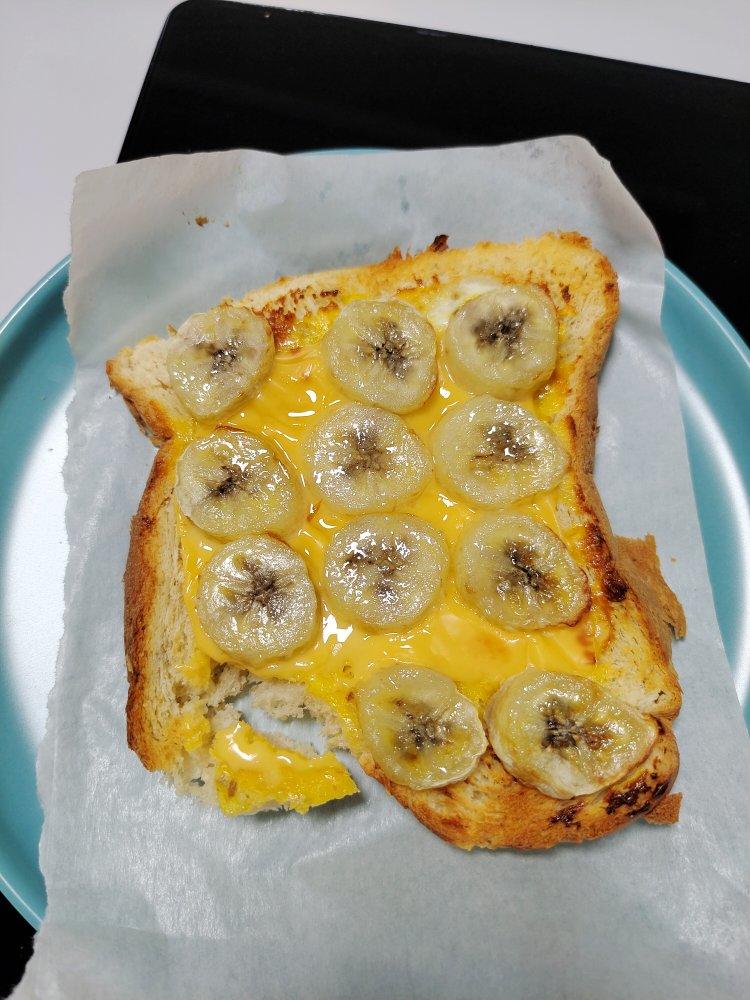 酥脆香甜的黄油香蕉烤吐司