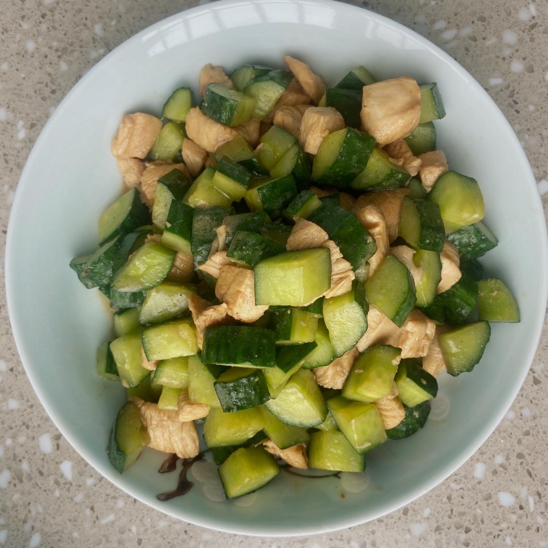 胡萝卜黄瓜鸡胸肉